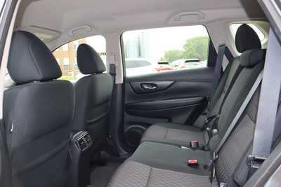 2018 Nissan Rogue, $12900. Photo 7