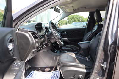 2019 Jeep Cherokee, $13500. Photo 9