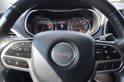 2019 Jeep Cherokee, $13500. Photo 11