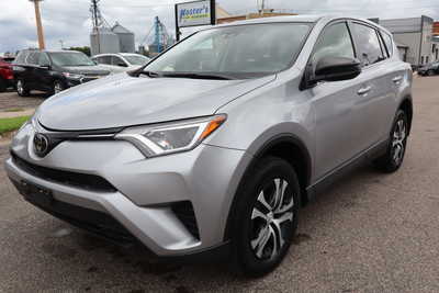 2018 Toyota RAV4, $13995. Photo 1