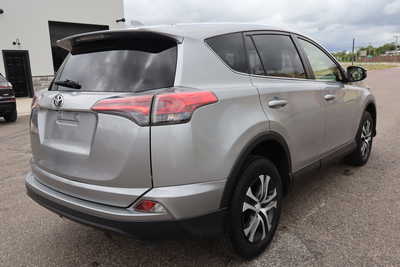 2018 Toyota RAV4, $13995. Photo 3
