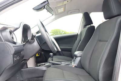 2018 Toyota RAV4, $13995. Photo 5