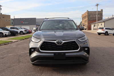 2021 Toyota Highlander, $28500. Photo 2