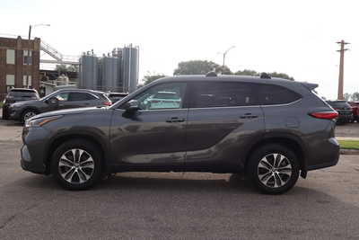 2021 Toyota Highlander, $28500. Photo 8