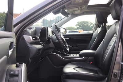 2021 Toyota Highlander, $28500. Photo 10