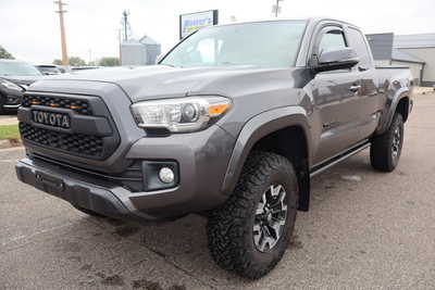 2017 Toyota Tacoma, $24500. Photo 1