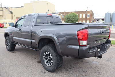 2017 Toyota Tacoma, $24500. Photo 4