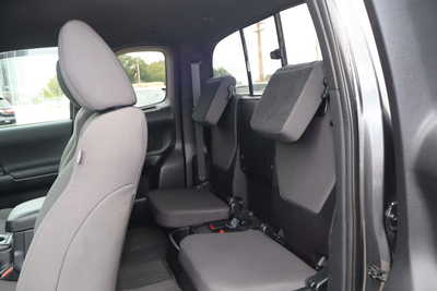 2017 Toyota Tacoma, $24500. Photo 6
