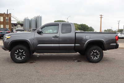 2017 Toyota Tacoma, $24500. Photo 8