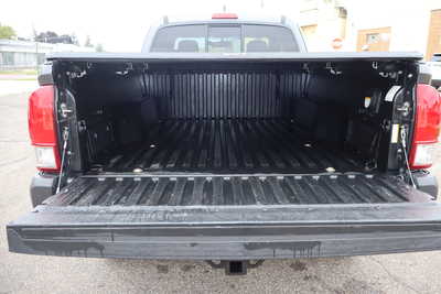 2017 Toyota Tacoma, $24500. Photo 11