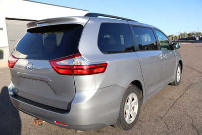 2017 Toyota Sienna, $14995. Photo 3