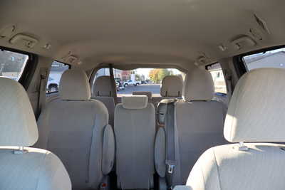 2017 Toyota Sienna, $14995. Photo 6