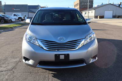 2017 Toyota Sienna, $14995. Photo 10