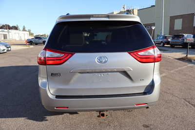 2017 Toyota Sienna, $14995. Photo 11