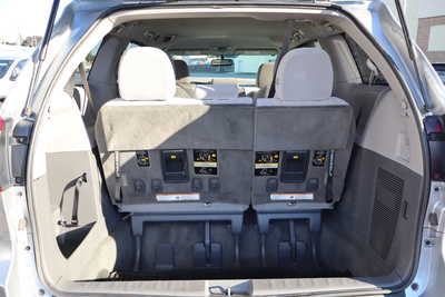 2017 Toyota Sienna, $14995. Photo 12