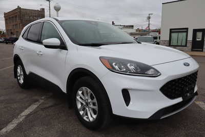 2020 Ford Escape, $14500. Photo 2