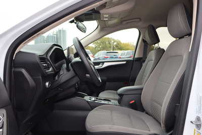 2020 Ford Escape, $14500. Photo 5