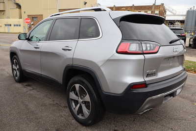 2019 Jeep Cherokee, $13500. Photo 4