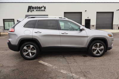 2019 Jeep Cherokee, $13500. Photo 9