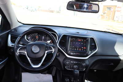 2018 Jeep Cherokee, $13995. Photo 7