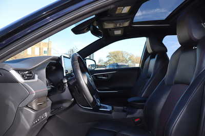 2022 Toyota RAV4, $31500. Photo 5