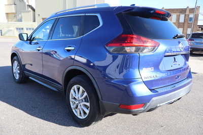 2017 Nissan Rogue, $10500. Photo 4