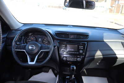 2017 Nissan Rogue, $10500. Photo 7