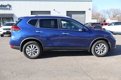2017 Nissan Rogue, $10500. Photo 9