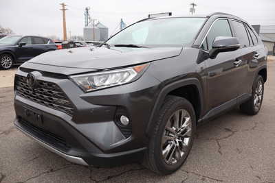 2020 Toyota RAV4, $24900. Photo 1