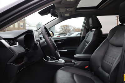 2020 Toyota RAV4, $24900. Photo 5