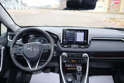 2020 Toyota RAV4, $24900. Photo 6