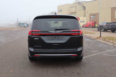 2023 Chrysler Pacifica, $21500. Photo 4