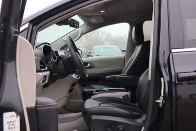 2023 Chrysler Pacifica, $21500. Photo 10