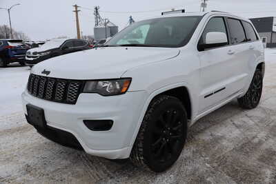 2018 Jeep Grand Cherokee, $15995. Photo 1