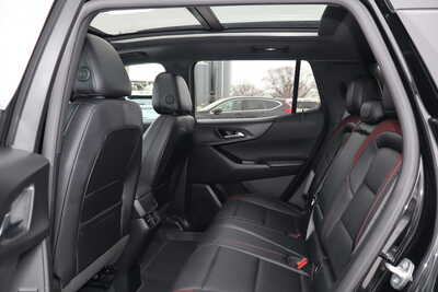 2025 Chevrolet Equinox, $28500. Photo 6