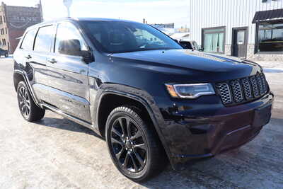 2020 Jeep Grand Cherokee, $17500. Photo 2