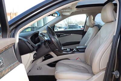 2017 Lincoln MKX, $13995. Photo 5