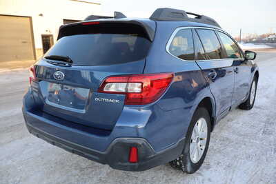 2019 Subaru Outback, $14500. Photo 3