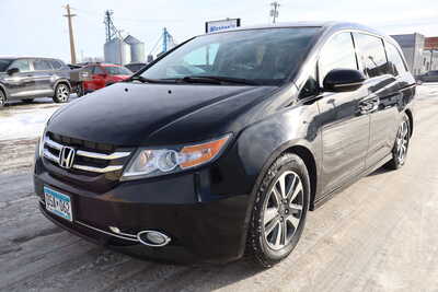 2016 Honda Odyssey, $15500. Photo 1