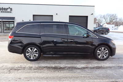 2016 Honda Odyssey, $15500. Photo 9