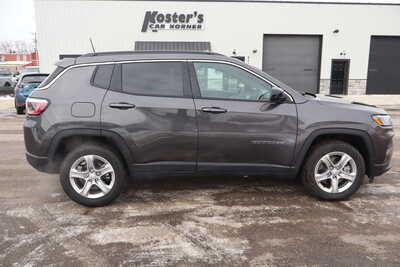 2023 Jeep Compass, $17995. Photo 9