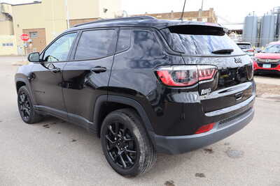 2022 Jeep Compass, $18995. Photo 4