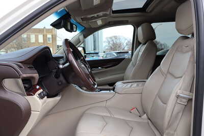 2015 Cadillac Escalade, $19900. Photo 5