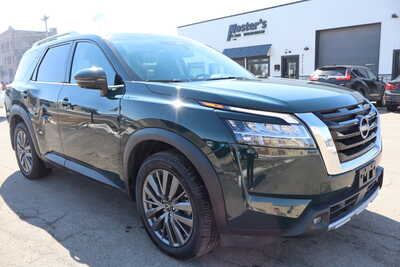 2022 Nissan Pathfinder, $21500. Photo 2
