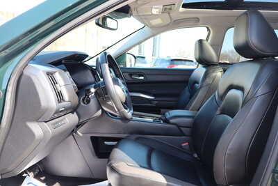 2022 Nissan Pathfinder, $21500. Photo 5