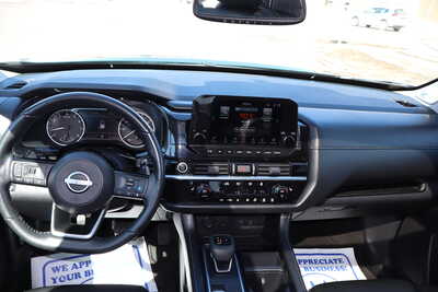 2022 Nissan Pathfinder, $21500. Photo 7