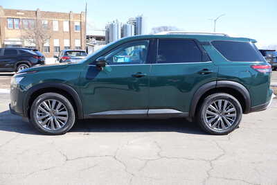 2022 Nissan Pathfinder, $21500. Photo 8