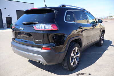 2020 Jeep Cherokee, $16500. Photo 3