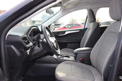 2022 Ford Escape, $14995. Photo 5