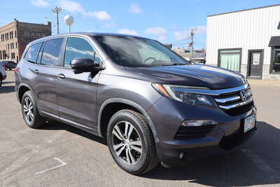 2017 Honda Pilot, $15995. Photo 2